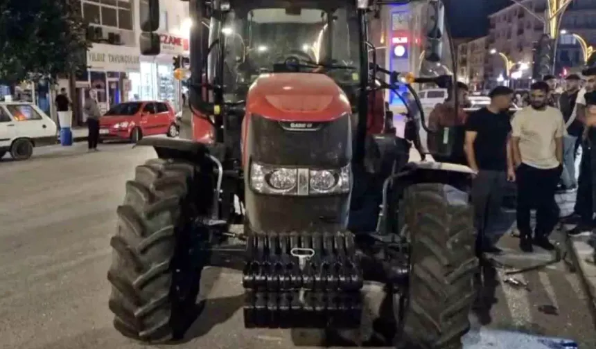 Güvenlik kamerası kaydetti: Çorum’da traktör, araçları paramparça etti!