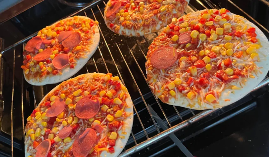Evde pizza pratik bir şekilde nasıl yapılır?