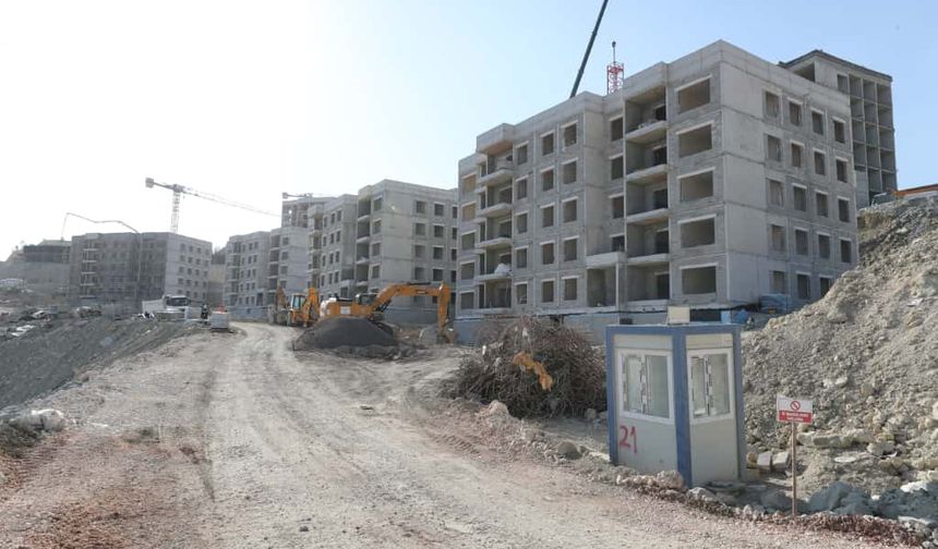 Hatay’da 2 bin 30 afet konutunun yapımı sürüyor