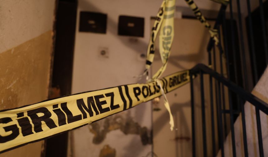 Annesinin cesedini 1 ay boyunca fark etmeden evde tuttu