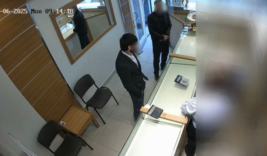 Altın hırsızları kamerada: Gaziosmanpaşa’da kuyumcuyu soyup kaçtılar!