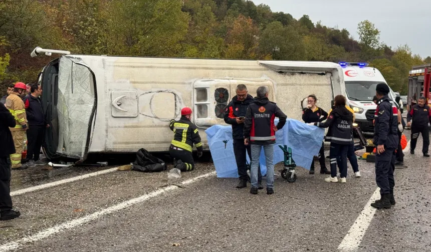 Bartın'da feci kaza: İşçi servisi devrildi, ölü ve yaralılar var!