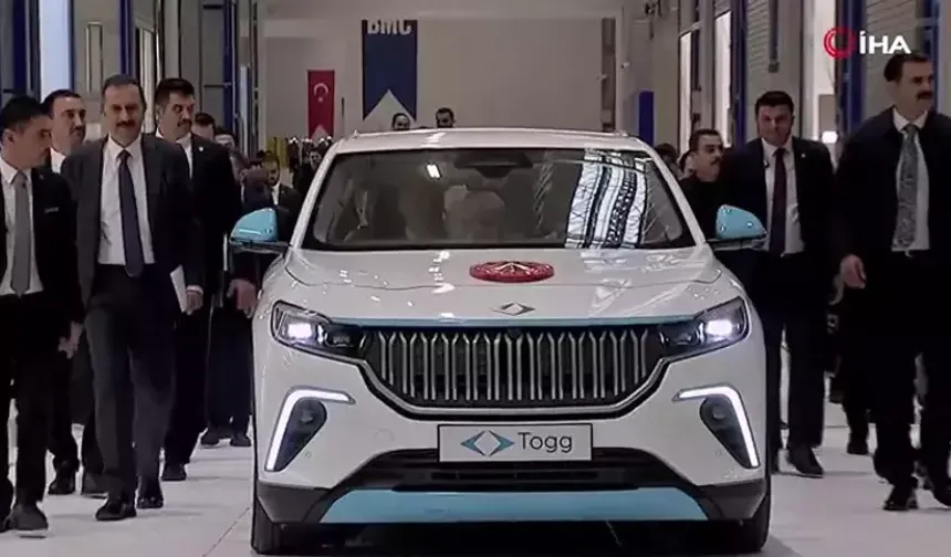 Erdoğan, tank fabrikasını özel tasarım Togg limuzin ile gezdi
