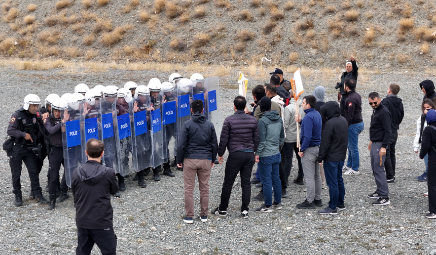 Erzincan'da çevik kuvvetten nefes kesen tatbikat