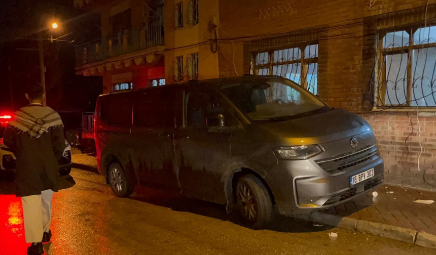 Polisten kaçan minibüs mahalle arasında terk edilmiş halde bulundu