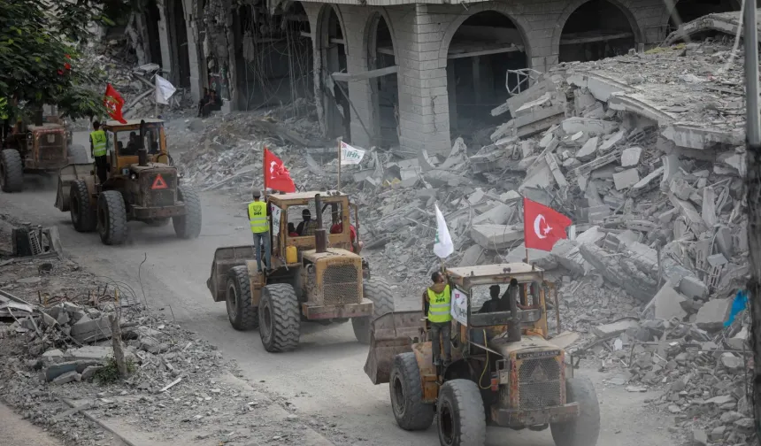 Gazze’de hayat yeniden başlıyor: Türk ekipleri enkaz temizleme çalışmaları yapıyor