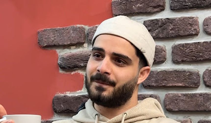 İsrail askeri kılığına girdi: Starbucks'taki müşterilere plaket dağıttı!