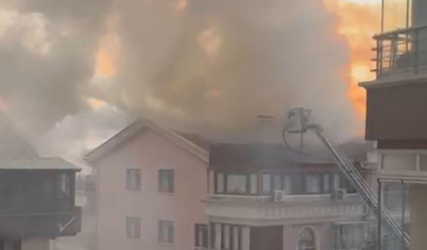 Ankara'da apartman çatısında çıkan yangın korkuttu