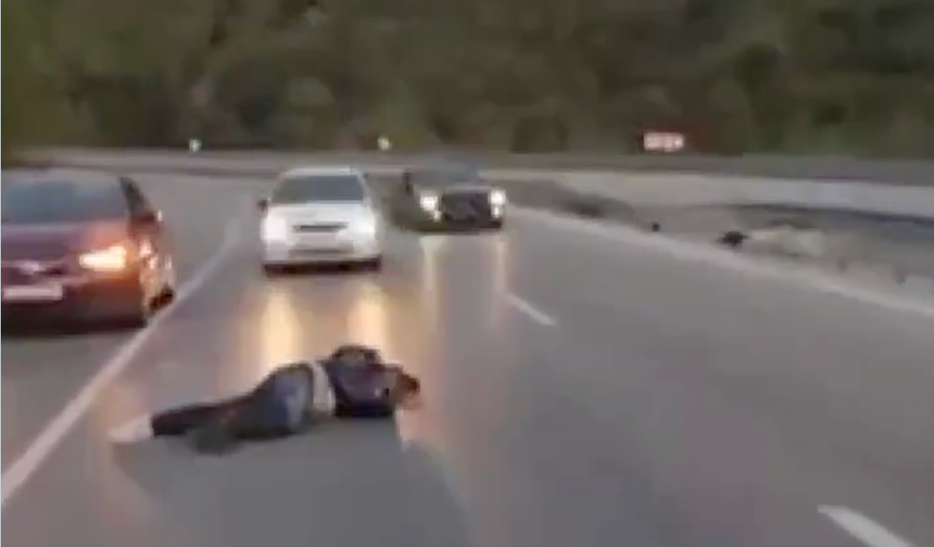 Çanakkale'de motosiklet bariyerlere çarptı: sürücü ağır yaralandı