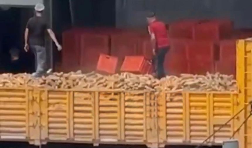 Konya Belediyesi'nde skandal görüntüler: Fenni Fırın'da ekmekleri ayaklarıyla ezdiler!