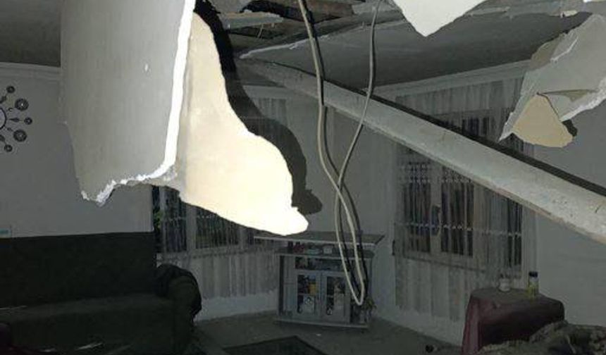 Balıkesir Sındırgı depremi etkisiyle Manisa'da bir evin tavanı çöktü!