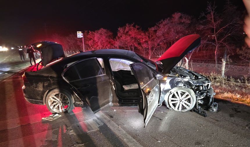 AK Partili Milletvekilinin geçirdiği kaza araç içi kamerasına yansıdı