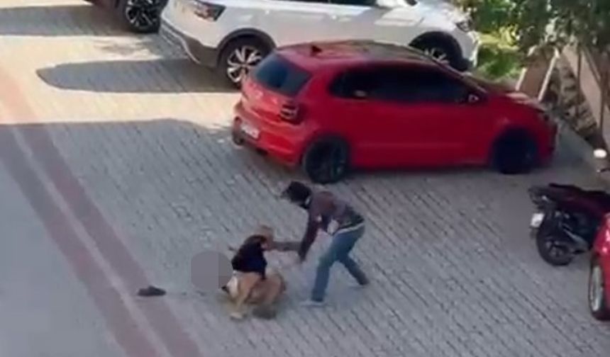 Antalya'da kan donduran cinayet kamerada: Annesiyle ilişkisi olduğunu iddia ettiği adamı defalarca bıçakladı
