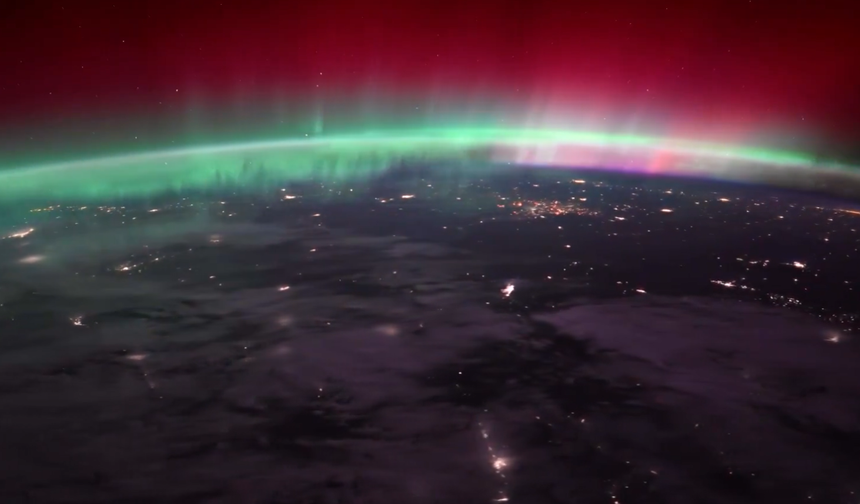 Zena Cardman, Dünya’nın kuzey ışıklarıyla kaydedilen görüntüsünü paylaştı