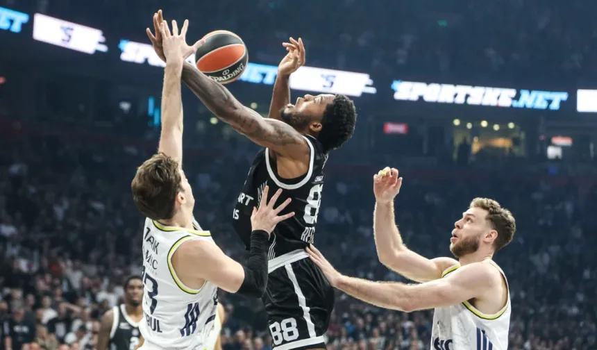 Partizan tribünlerindeki pankarta Fenerbahçe'den tepki