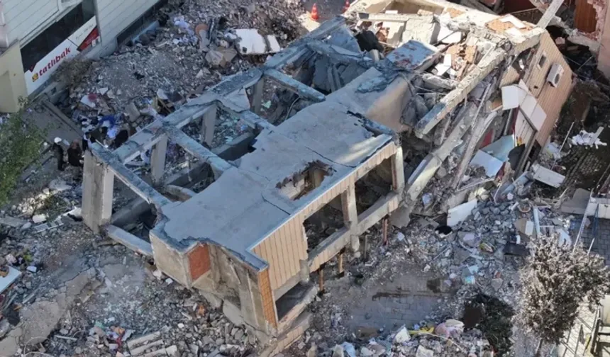 Gebze'deki bina faciasıyla ilgili 'metro' iddiasına Ulaştırma Bakanlığı'ndan yanıt geldi