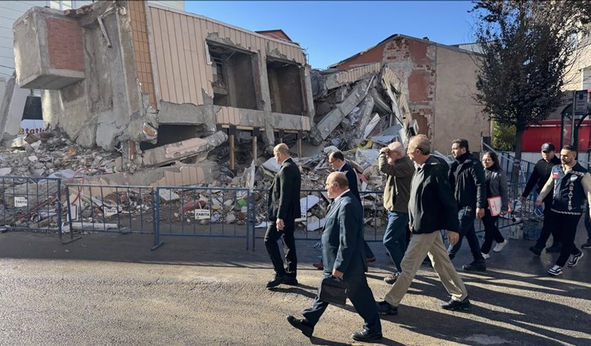 Gebze'deki facia sonrası yetkililerden açıklama: Sındırgı depreminin etkisi yok