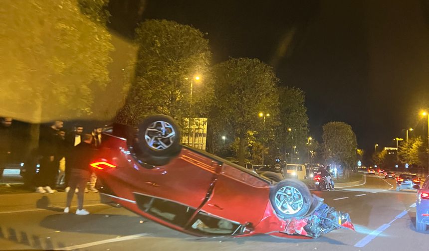 Sürücünün kontrolünü kaybettiği araç takla attı: Kartal sahil yolunda trafik kilitlendi