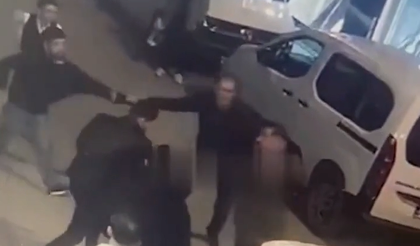 Van'da otelde çıkan tartışma cinayetle bitti: Avukat, baba ve oğlunu öldürdü