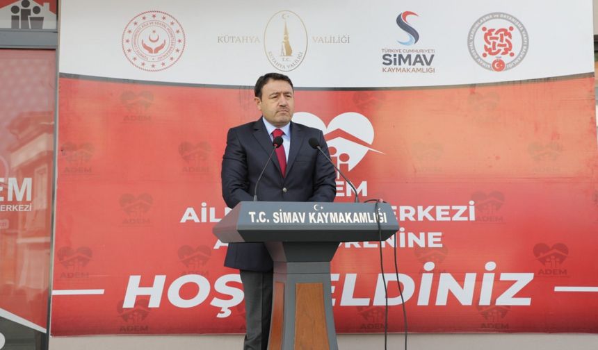 Vali Işın'dan Simav'da net mesaj: "Bir toplumu yıkmak istiyorsanız kadınları kullanırsınız"