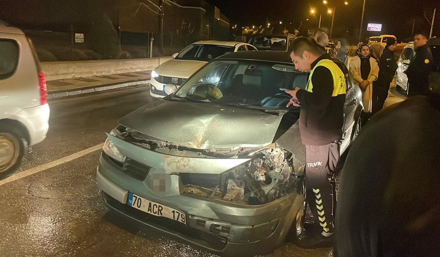 Işığı bekleyen araçlara çarpan sürücü zincirleme kazaya yol açtı