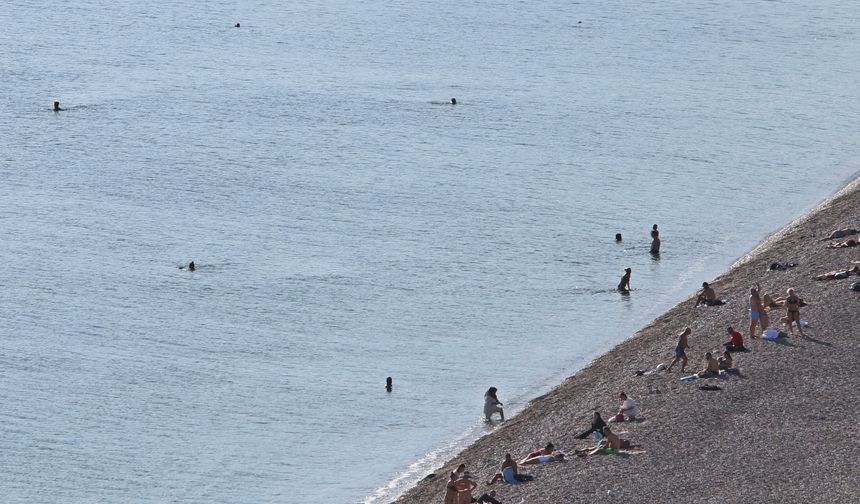 Antalya’da mevsimler karıştı: “Akşam soba, gündüz güneş ve deniz!”