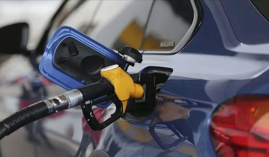 Araç sahiplerini sevindiren haber: Akaryakıta indirim geldi!