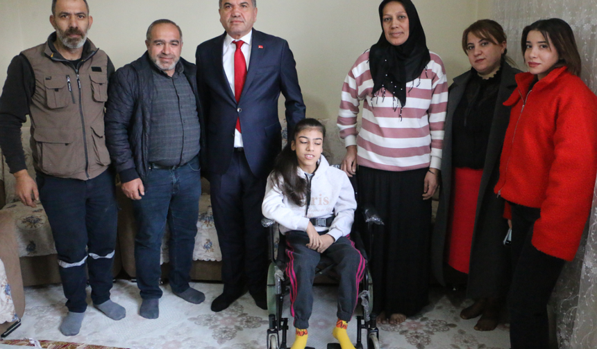 Devlet Bahçeli'den Diyarbakırlı engelli kıza tekerlekli sandalye desteği