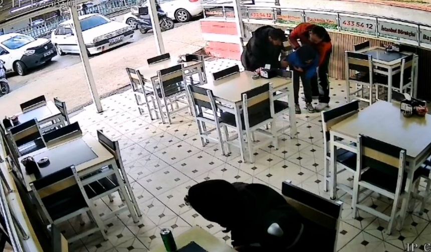 Boğulan çocuk heimlich manevrasıyla kurtarıldı! O anlar kamerada