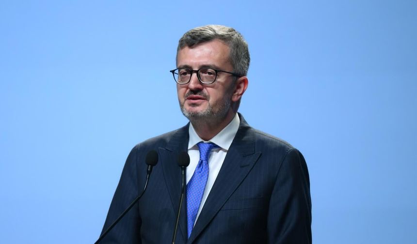 İletişim Başkanı Burhanettin Duran'dan küresel medyaya tepki: Sahne ve beyaz perde de beşten büyüktür!