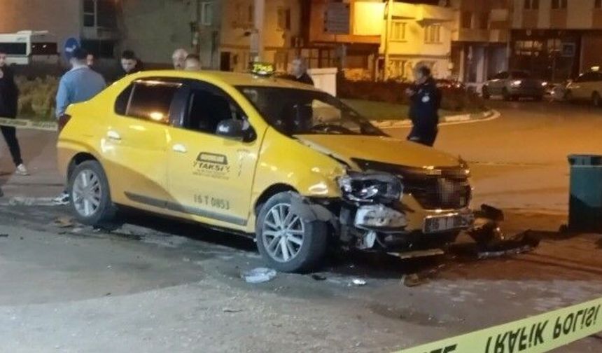 Bursa’da film sahnesi gibi olay! Taksiyi gasbetti, polisten kaçarken kaza yaptı!