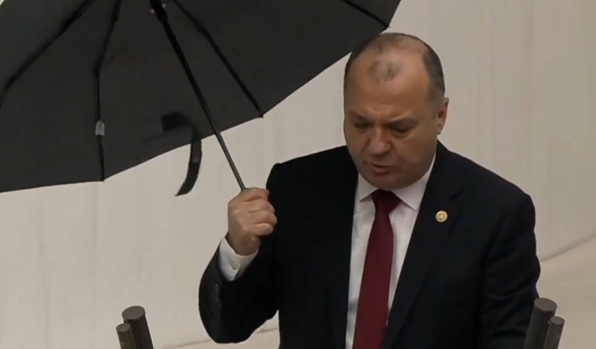 CHP'li İlhami Özcan Aygun Meclis’te şemsiye ile konuştu!