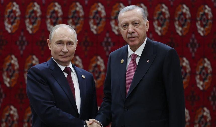 Cumhurbaşkanı Erdoğan Türkmenistan'da Putin ile görüştü