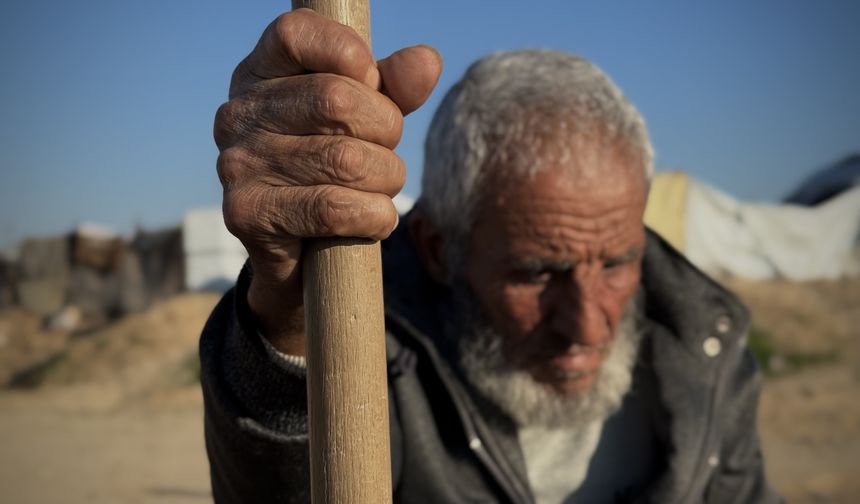 Abluka altında yaşamak kadar defnedilmek de zor!