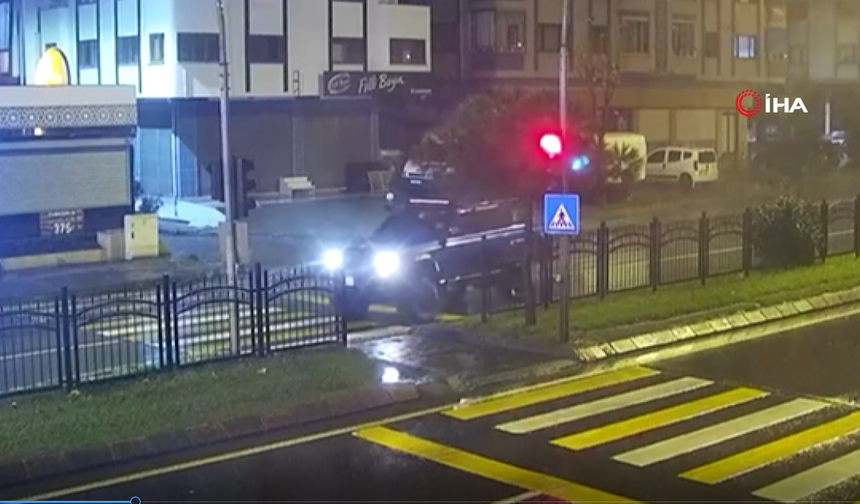 Trabzon'da korkunç olay! Çaldığı araçla dehşet saçtı: Kırmızı ışıkta bekleyen kurye hayatını kaybetti