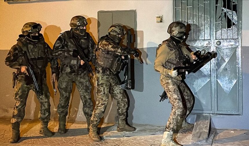 İstanbul ve İzmir'de narkotik operasyonlarında milyonlarca hap ele geçirildi