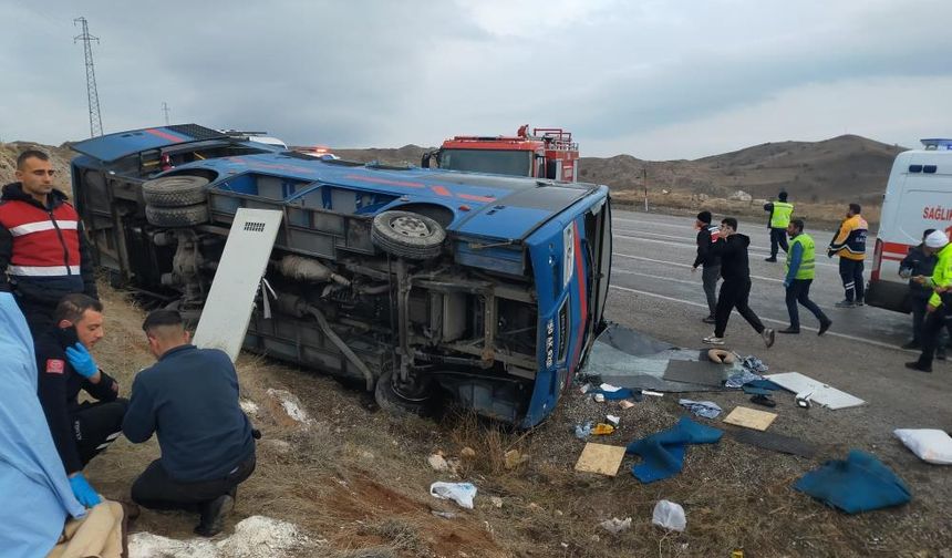 Sivas'ta cezaevi nakil aracı devrildi! 2'si ağır 9 personel yaralandı