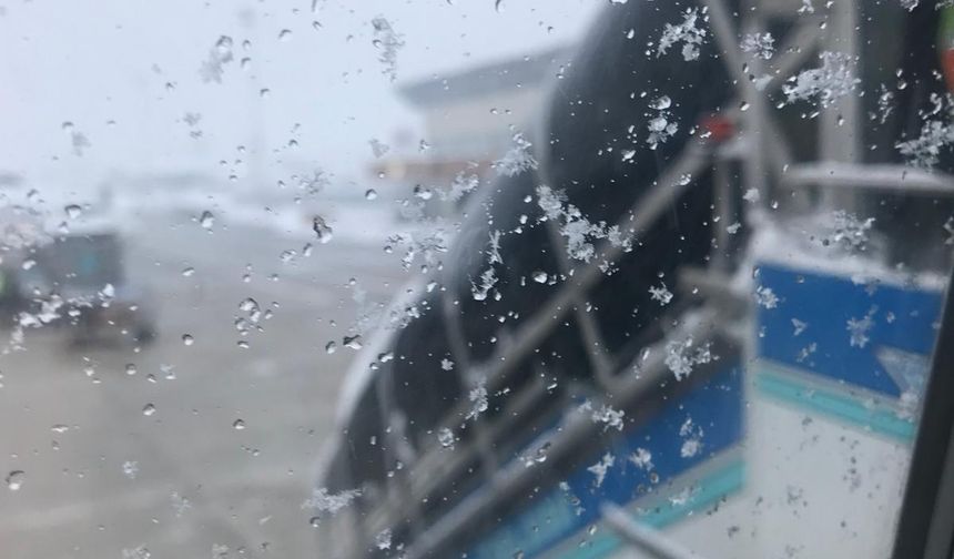 Van Ferit Melen Havalimanı kara teslim! Uçuşlar gecikmeli olarak yapılıyor