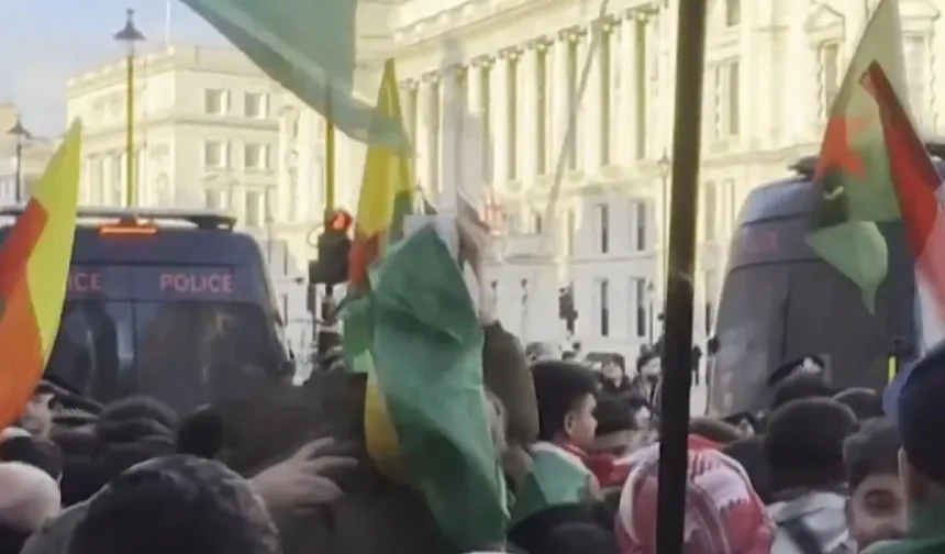 PKK/YPG yandaşları Fransa'da sokakları savaş alanına çevirdi!