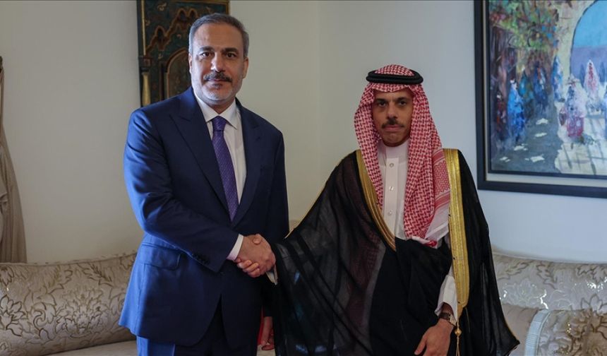 Bakan Fidan’dan Orta Doğu diplomasisi: Suudi Arabistan ve BAE'li mevkidaşları ile görüştü