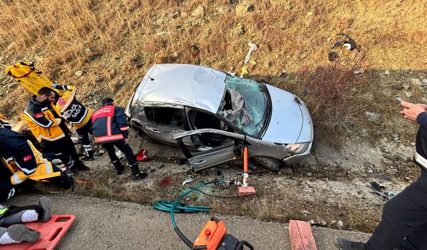 Sinop'ta otomobil su kanalına devrildi: 5 yaralı