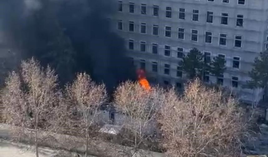 İçişleri Bakanlığı yerleşkesinde konteyner yangını