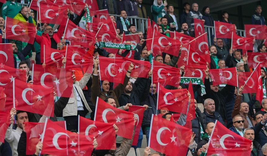 Bursaspor maçında tribünler kırmızı beyaza büründü
