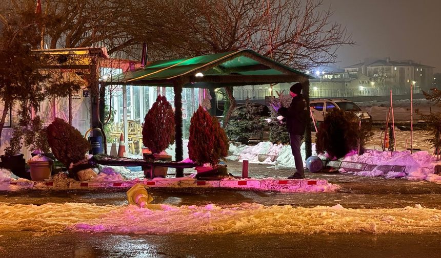 Kayseri'de 20 yaşındaki genç babasına kızıp büfesini kurşunladı!