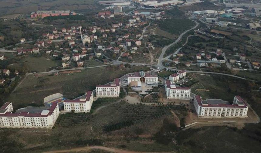 Gebze'deki hasar gören yurtta deprem kaygısı yaşanıyor