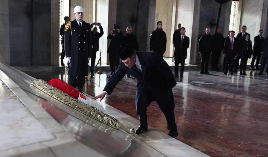 Malezya Başbakanı Enver İbrahim’den Anıtkabir’e anlamlı ziyaret
