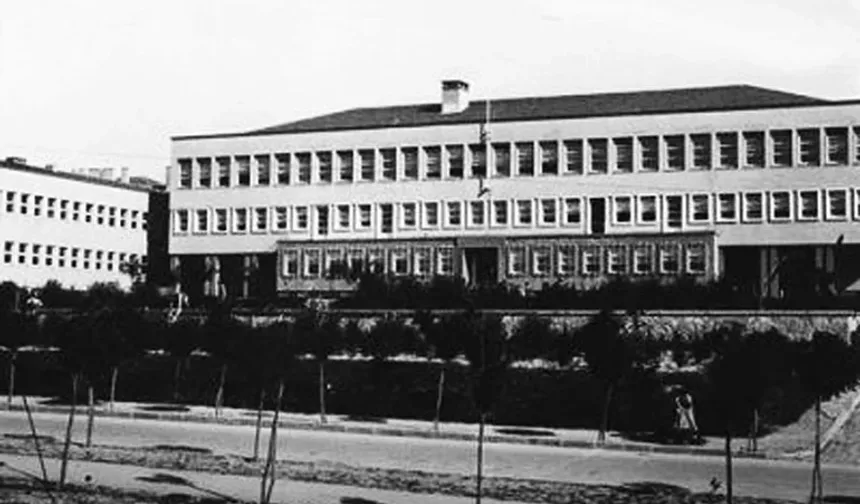 Tarihte bugün: Mülkiye Mektebi açıldı