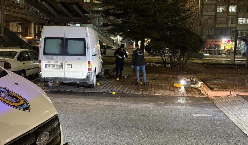 Kayseri'de kıyafet tartışması kanlı bitti! Yolda yürüyen üç kardeşe bıçakla saldırdı