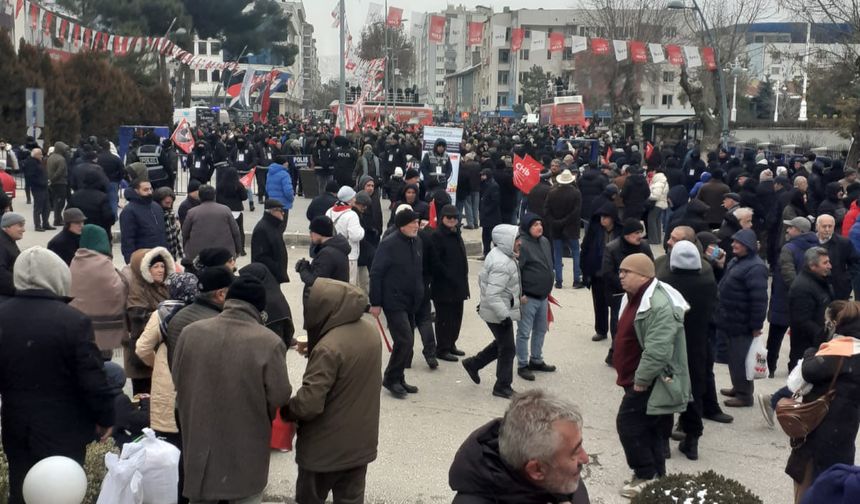 CHP Genel Başkanı Özgür Özel Çankırı'da konuştu, emekliler meydanlara akın etti!