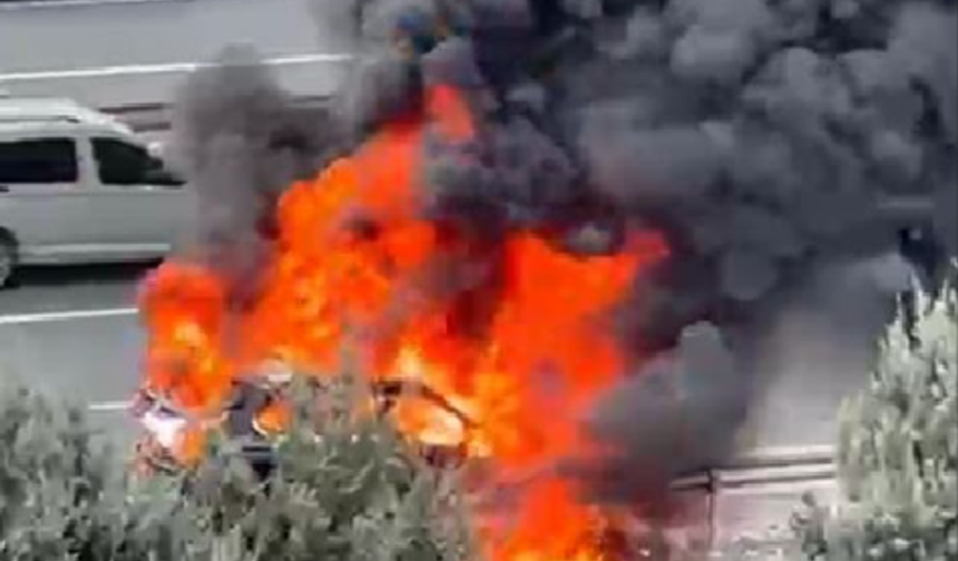 Lüks araç seyir halindeyken alev topuna döndü!